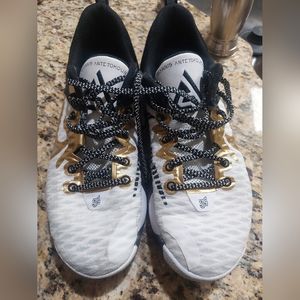 Men's size 10 Nike Giannis golf, white, black basketball shoes. Excellent